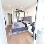 Luxury Loft 3 Bed, 2 Bath, Sleeps 6, Pool, Bbq, No Parties