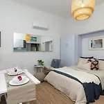 Cozy Beach Front Studio With Aircon