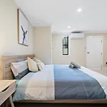 New 1-Bedroom House With Free Parking