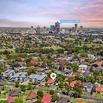 New 1-Bedroom House With Free Parking