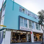 Sunny Terrace In The Heart Of Bondi Beach