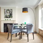 Historic Boutique Apartment Steps From Everything