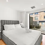 Luxurious 3-Story Terrace In Potts Point