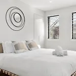 Luxurious 3-Story Terrace In Potts Point