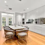 Luxurious 3-Story Terrace In Potts Point