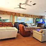 Boardrider Backpackers And Budget Motel