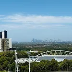 New Olympic Park 3Beds Condo -Parking, Pool, Gym