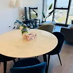 New Olympic Park 3Beds Condo -Parking, Pool, Gym