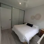 2 Bedroom Apartment With Garden Views In Sydney