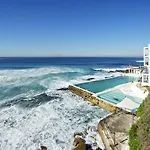 Stylish Apartment With Views Over Bondi Beach