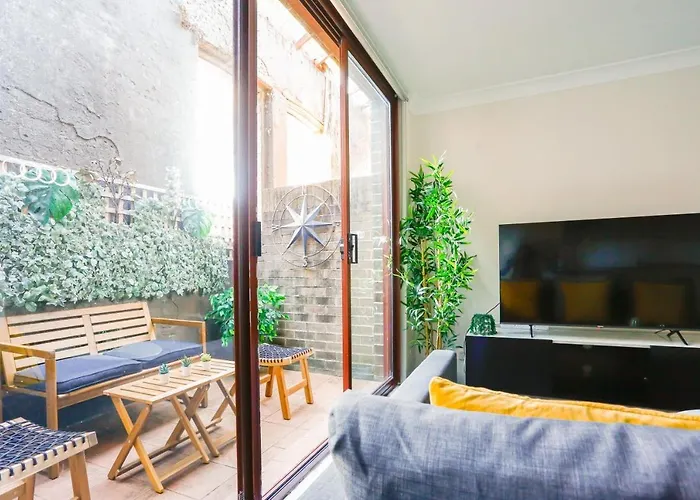 Cozy 2 Bedroom Apartment Chippendale II