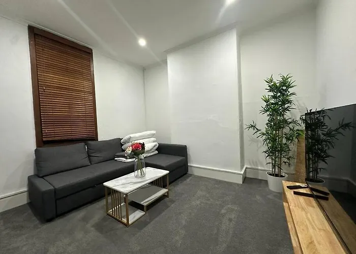 Remarkable 2 Bedroom House At The Centre Of Darlinghurst