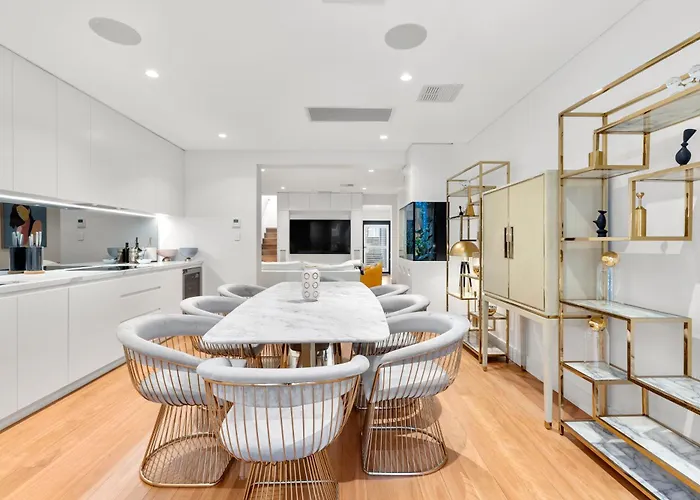 Luxurious 3-Story Terrace In Potts Point