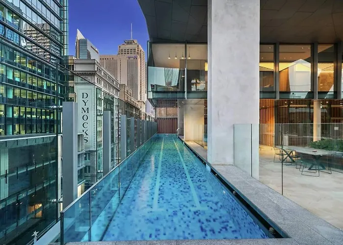 Stylish 2 Bed In Central Cbd With Pool, Gym & Sauna