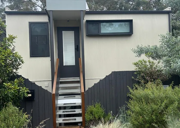 Bushland Setting Close To Sydney Cbd- Stand Alone Apartment