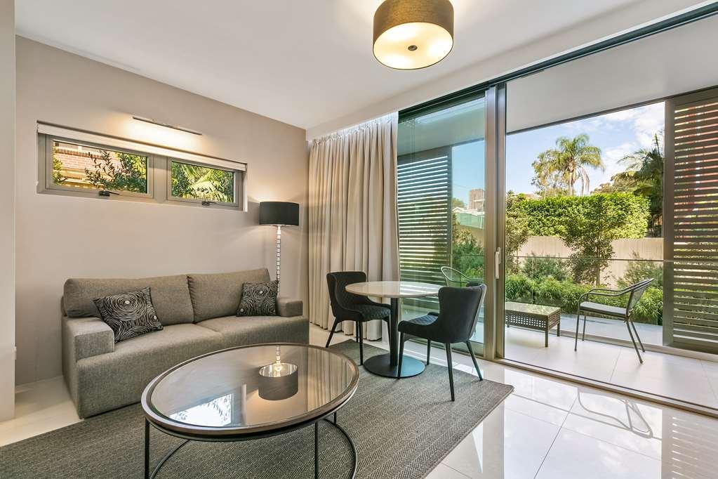 Good Life Hotel