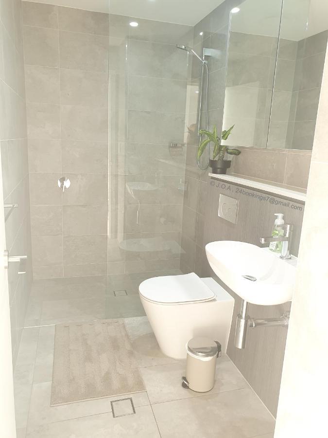 Luxury Loft 3 Bed, 2 Bath, Sleeps 6, Pool, Bbq, No Parties *