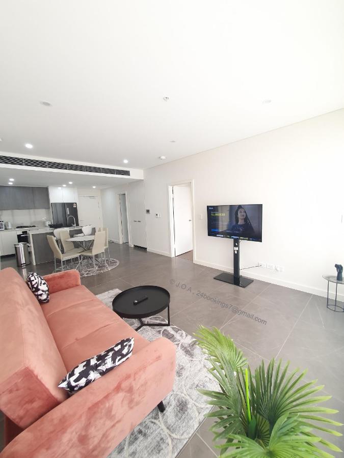 Luxury Loft 3 Bed, 2 Bath, Sleeps 6, Pool, Bbq, No Parties Apartment Sydney