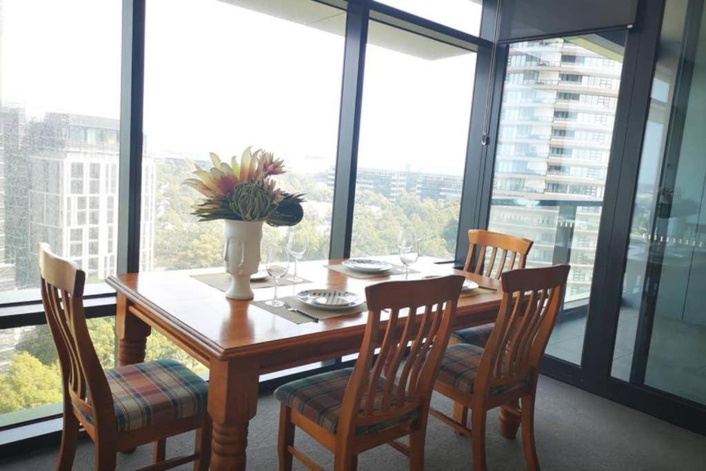 Sky Garden W Parking At Olympic Park Apartment Sydney