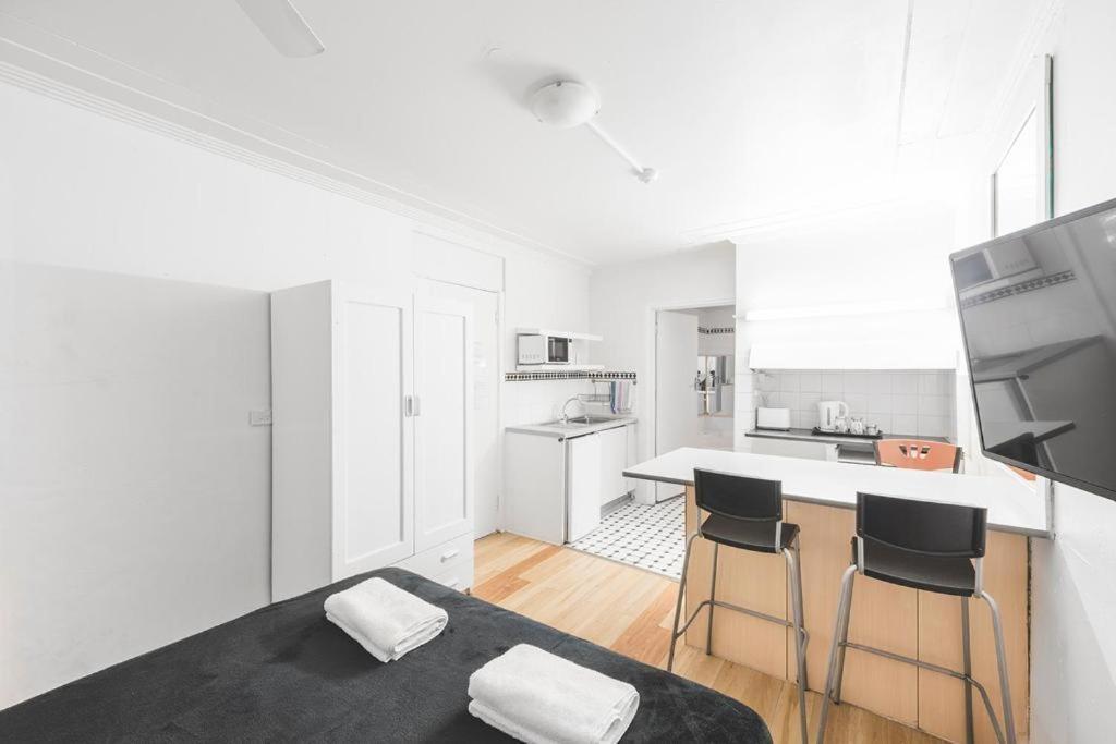 Manly Waves & 3* Sydney