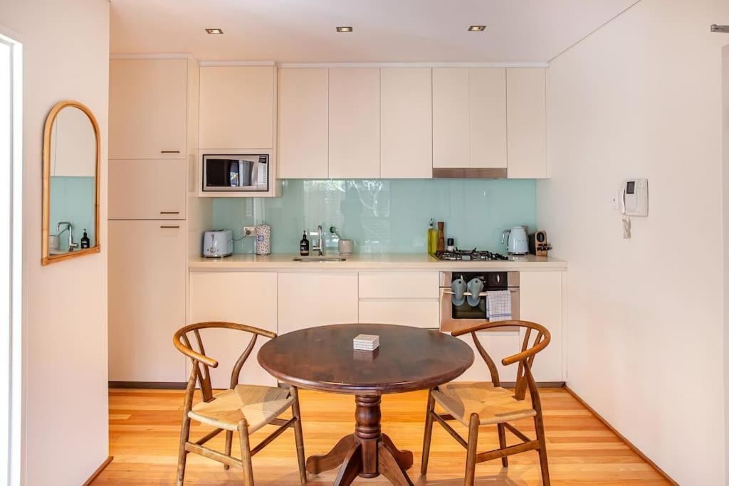 Sunny Terrace In The Heart Of Bondi *