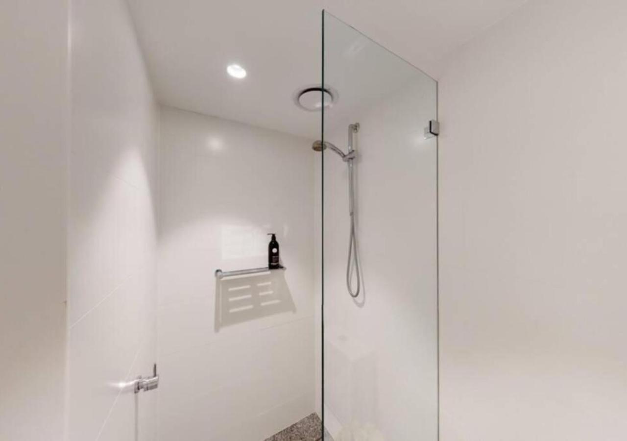 Luxe Queens Park Apartment