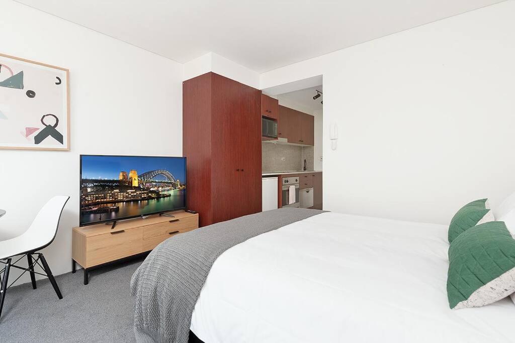 Mp303 - Apartment, Military Road, Cremorne * Sydney