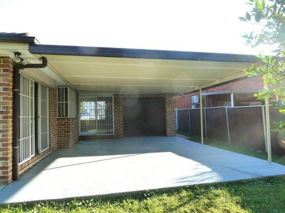 Villa Entire House In Wiley Park *