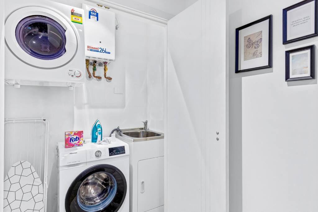Centre Of Newtown 2 Bed Apartment Sydney