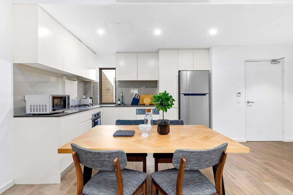 Centre Of Newtown 2 Bed Apartment *