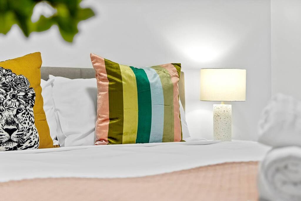 Centre Of Newtown 2 Bed * Sydney