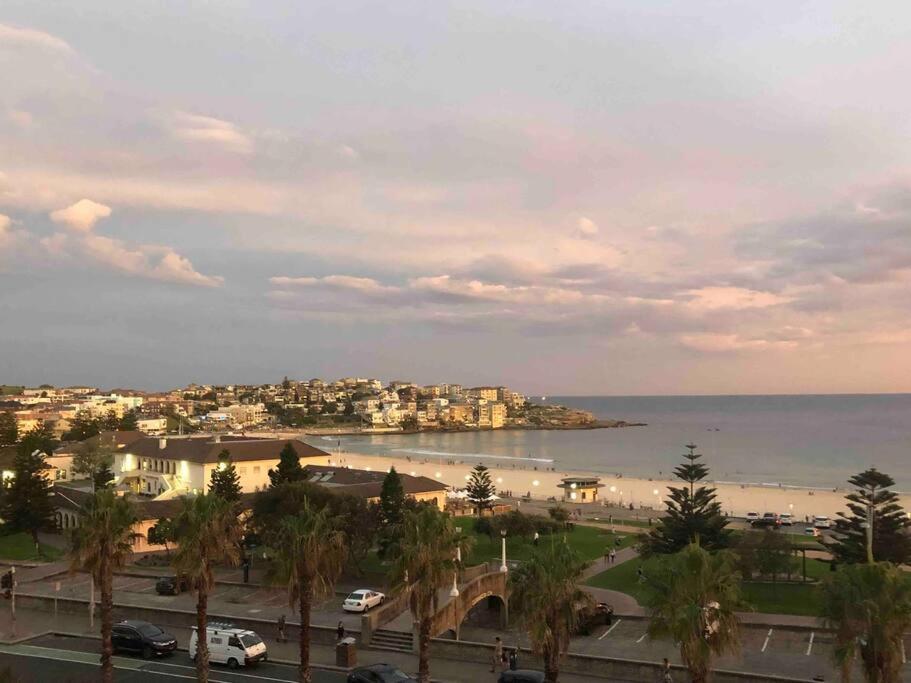 Bondi Waves Beachfront *