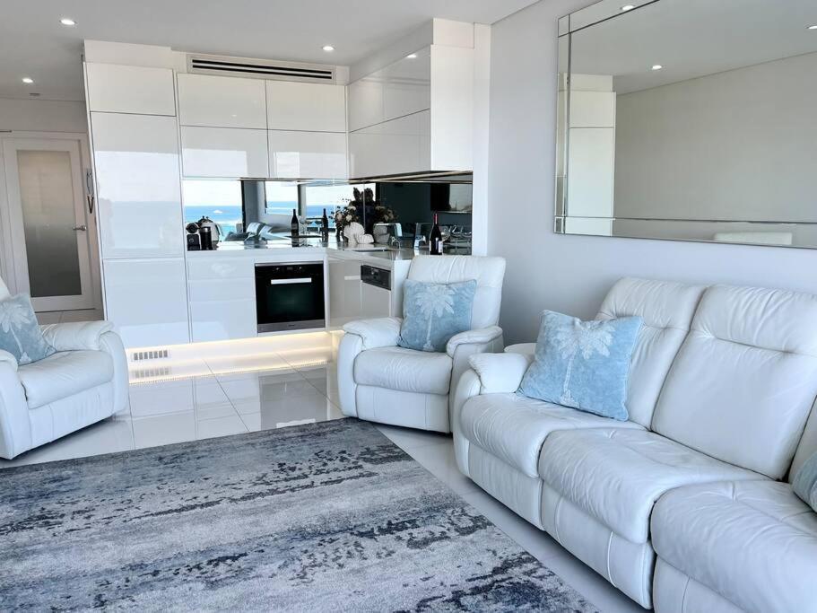 Bondi Waves Beachfront Apartment Sydney