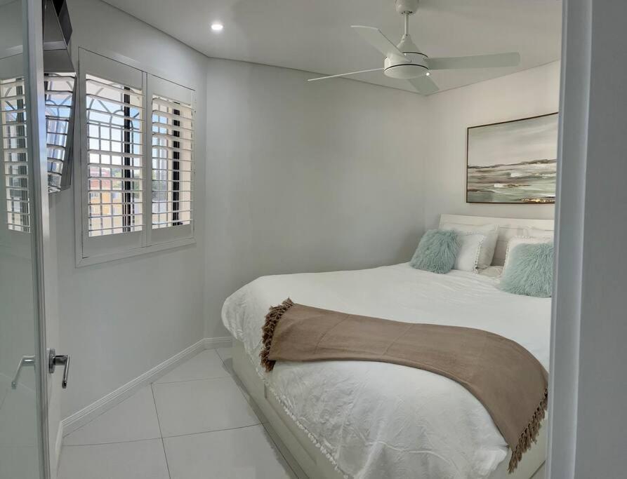 Bondi Waves Beachfront *