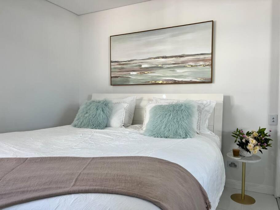 Bondi Waves Beachfront Apartment