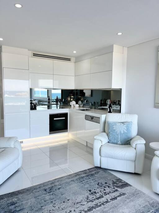 Bondi Waves Beachfront Apartment