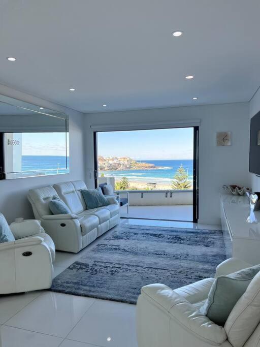 Bondi Waves Beachfront *