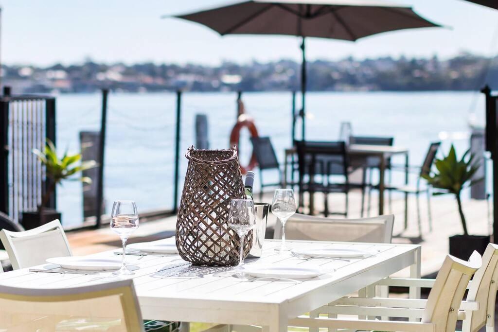 Harbourfront Boathouse And Escape Apartment Sydney