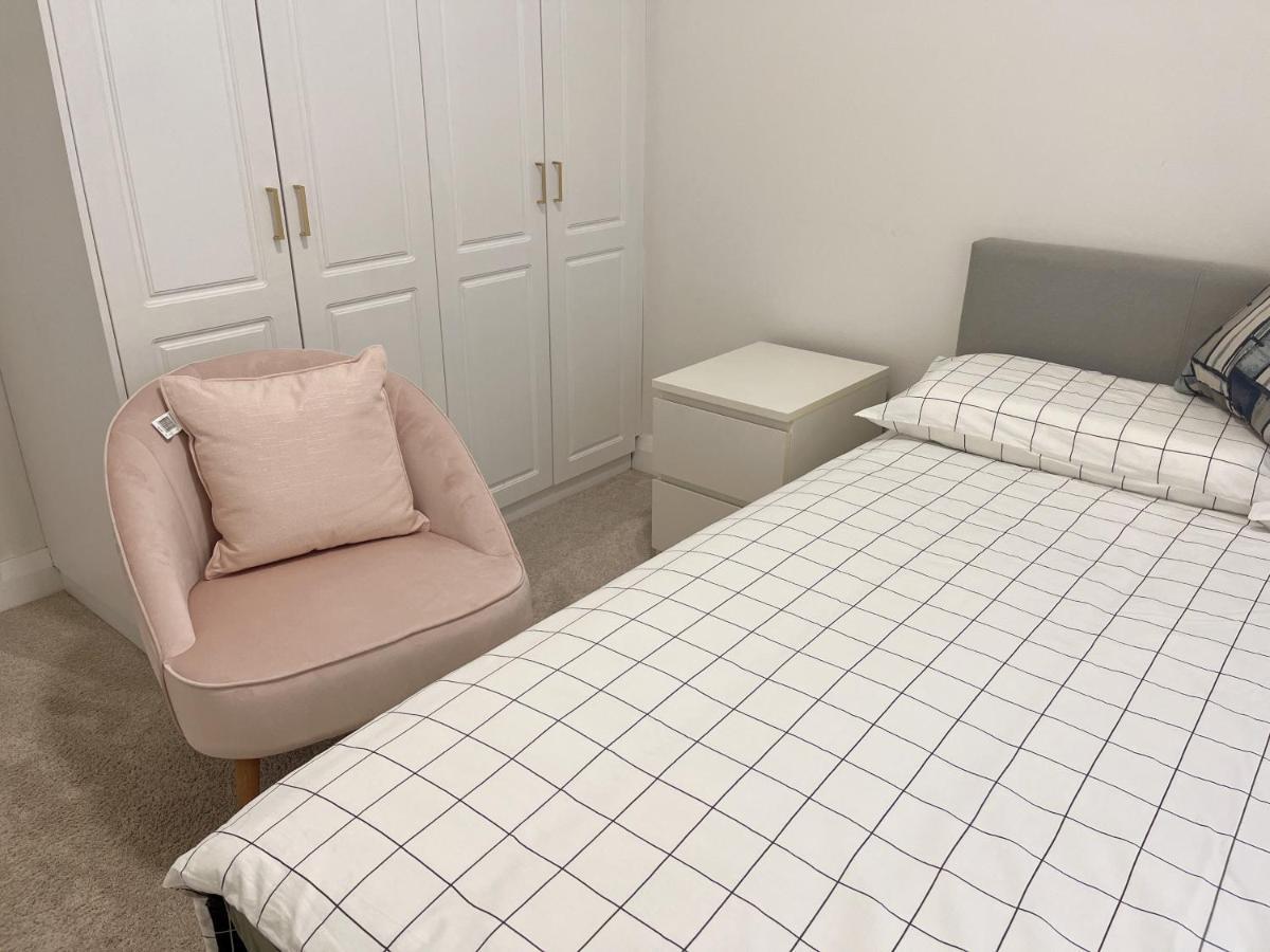 Small B Of South Bay And Airport Homestay Sydney