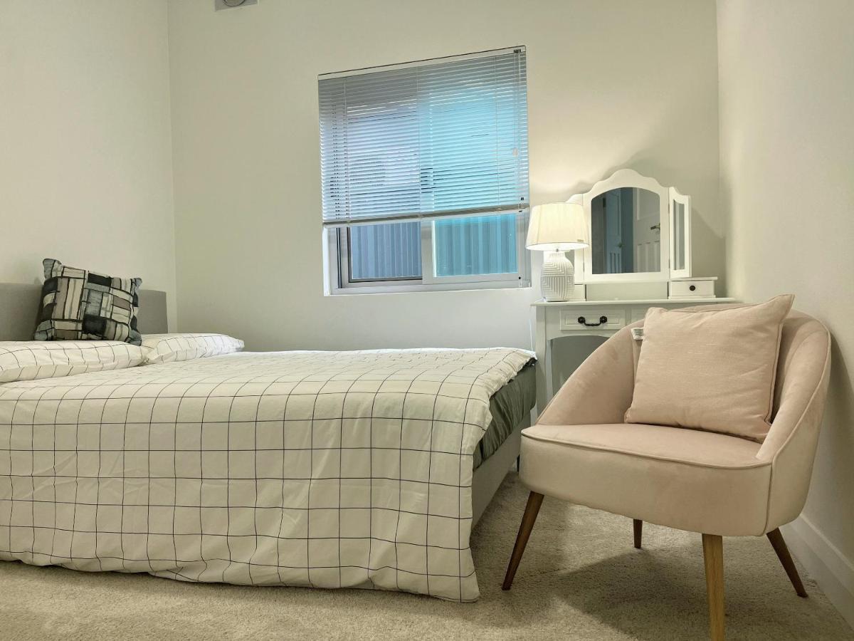 Homestay Small B Of South Bay And Airport Sydney