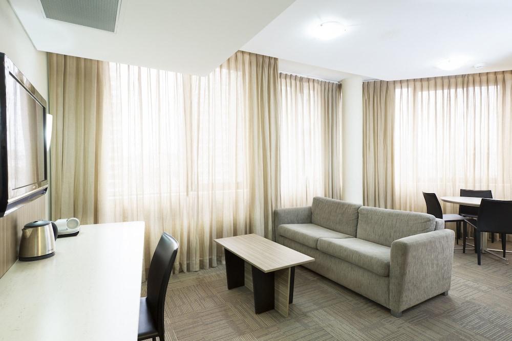 Metro Marlow Central Hotel