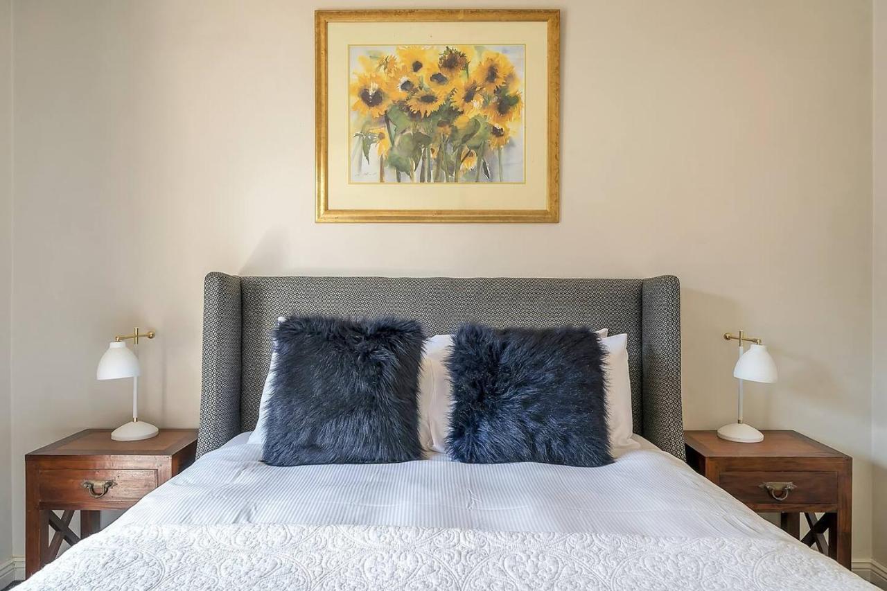 Glenmore Court - Spacious And By The Harbour Holiday home