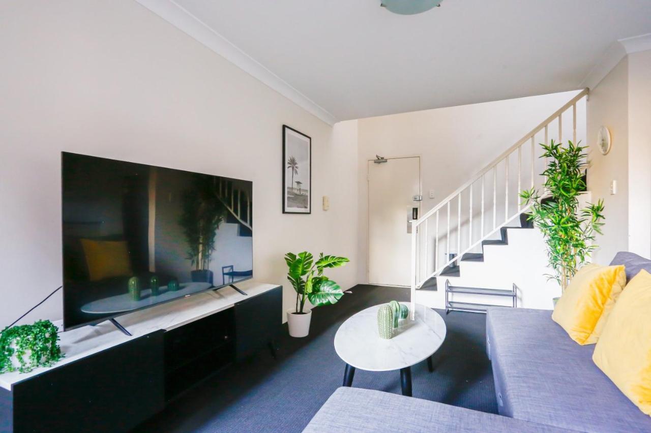Apartment Cozy 2 Bedroom Chippendale Ii