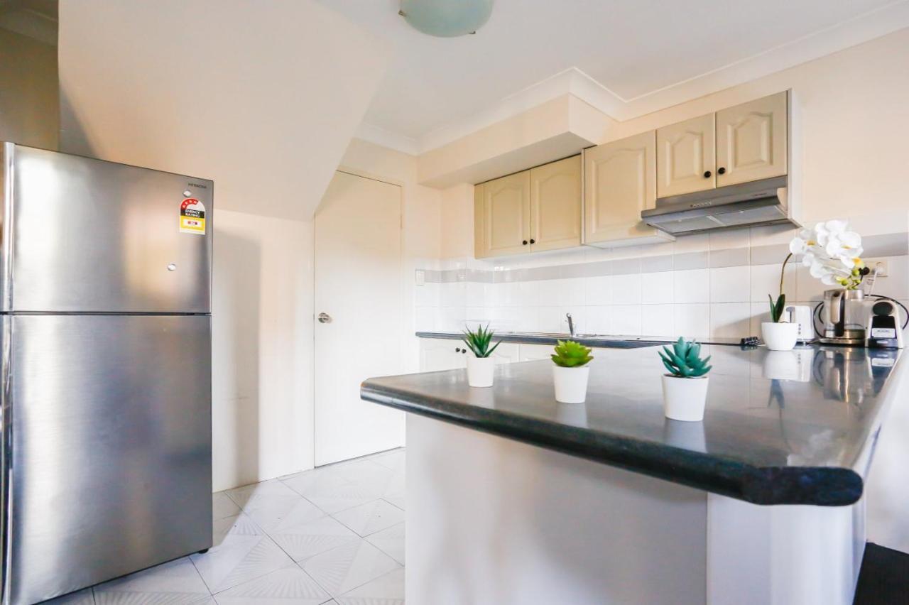 Cozy 2 Bedroom Chippendale Ii