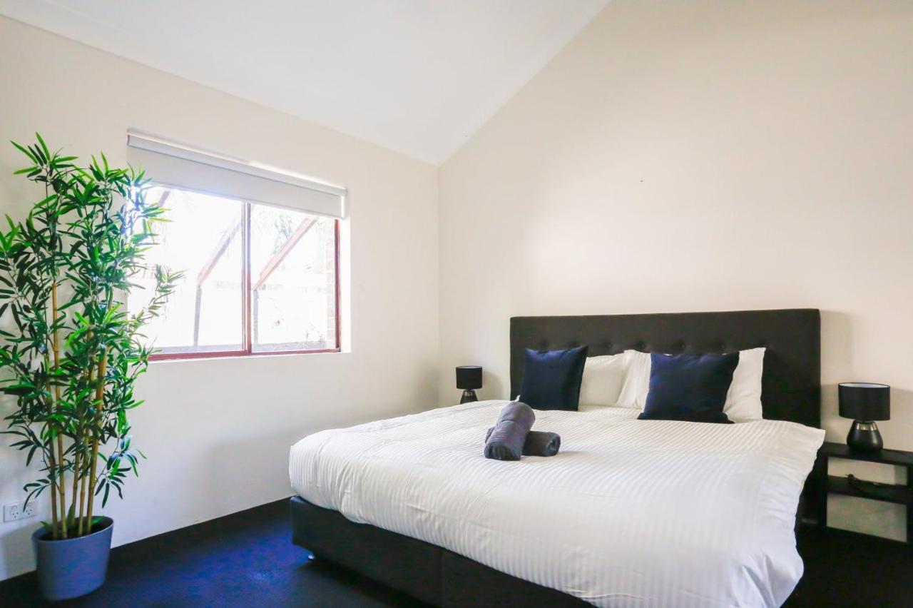 Cozy 2 Bedroom Chippendale Ii Apartment *