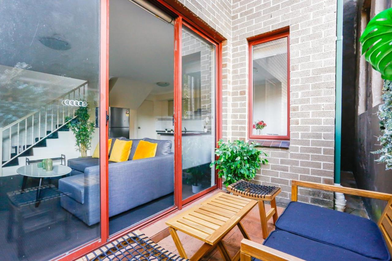 Cozy 2 Bedroom Chippendale Ii