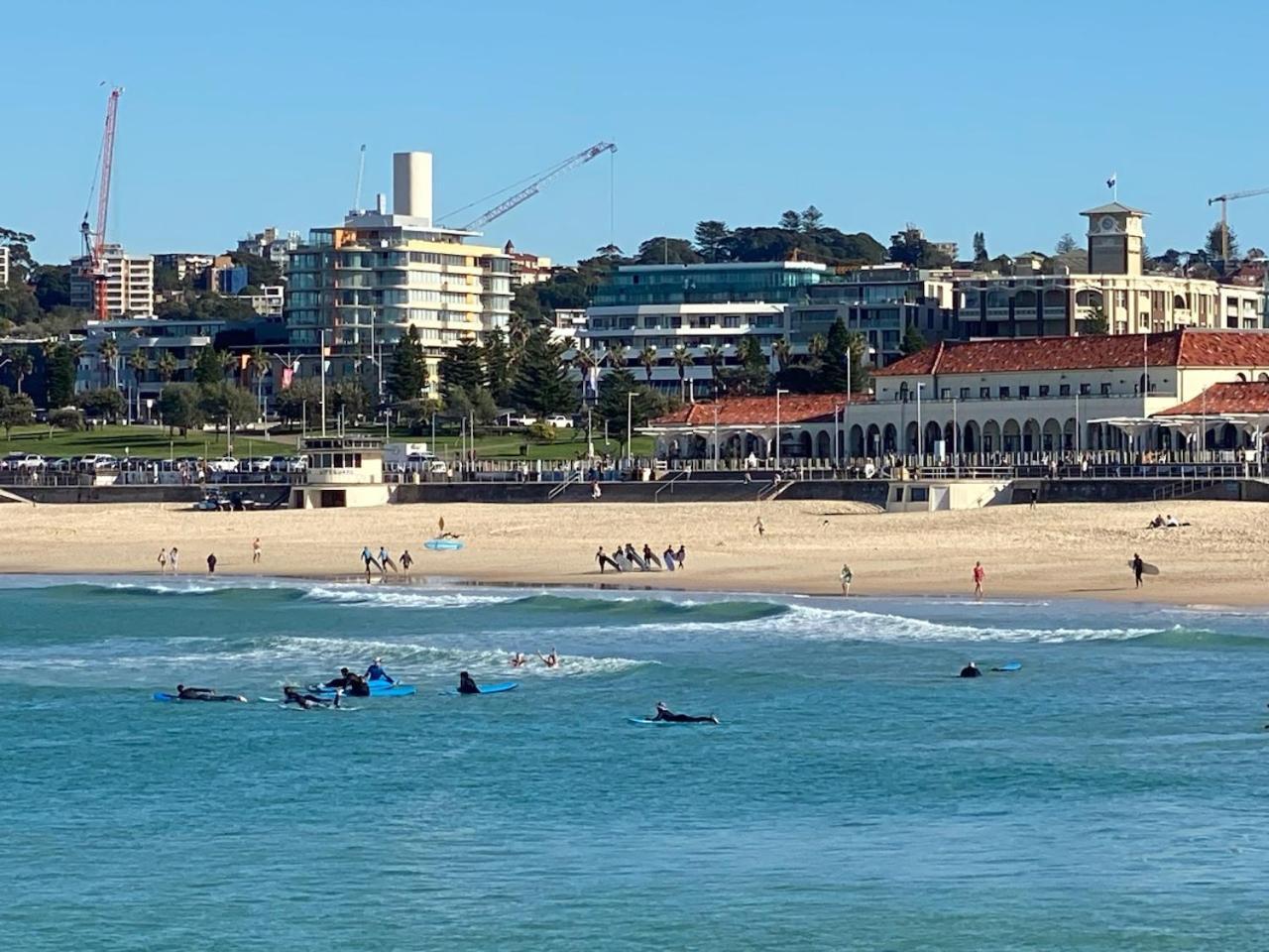 Bondi Waves Beachfront * Sydney