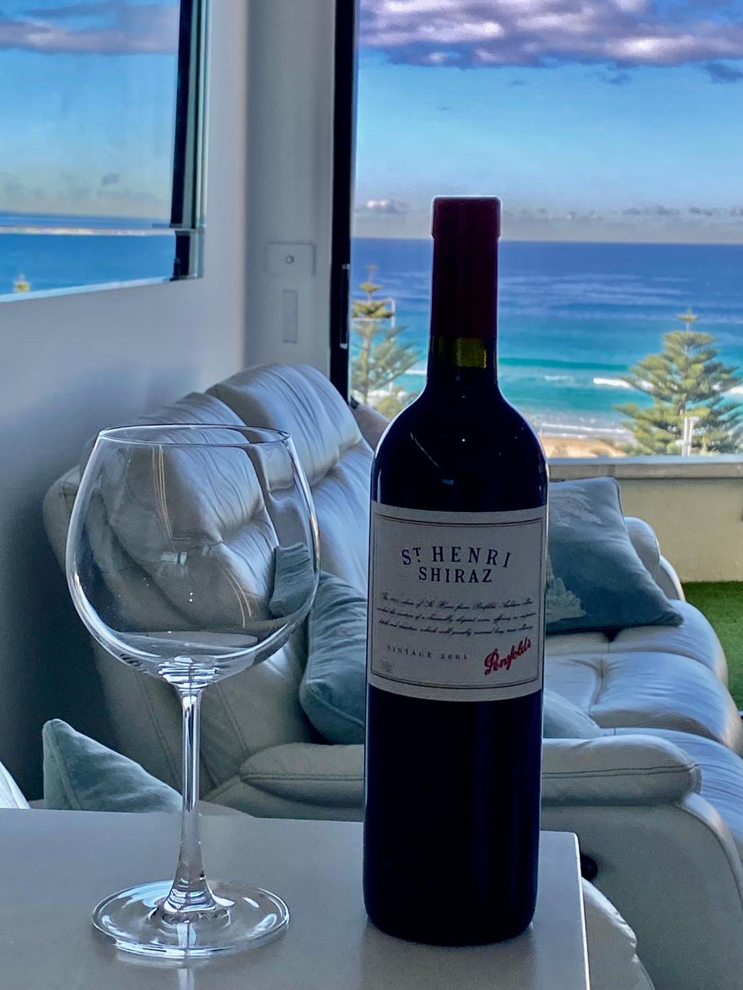 Bondi Waves Beachfront Apartment Sydney