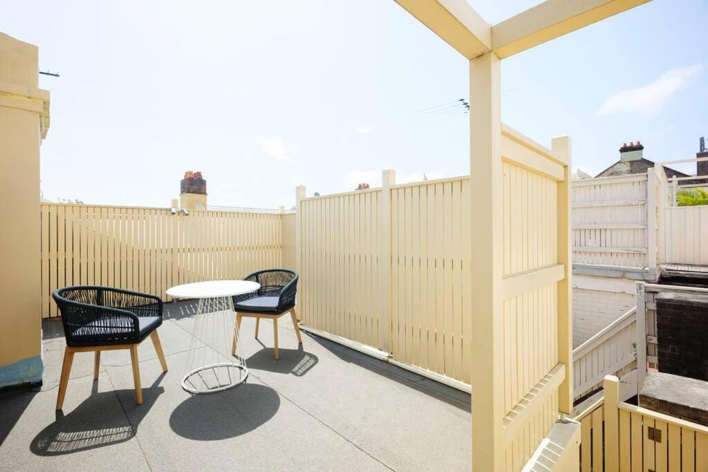 Waterfront - Designer Curated @ The Rocks Apartment *