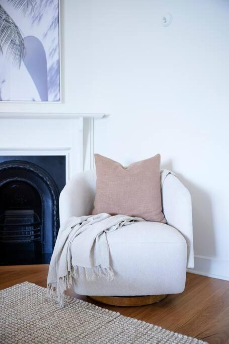 Waterfront - Designer Curated @ The Rocks Apartment Sydney